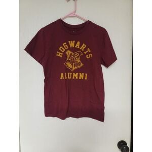 ~ mens harry potter hogwards alumni t shirt gryffindor colors - size M